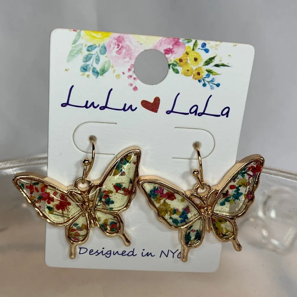 NWT! Beautiful Gold Trim Butterfly Earrings with REAL Pressed Dried Flowers! 💐